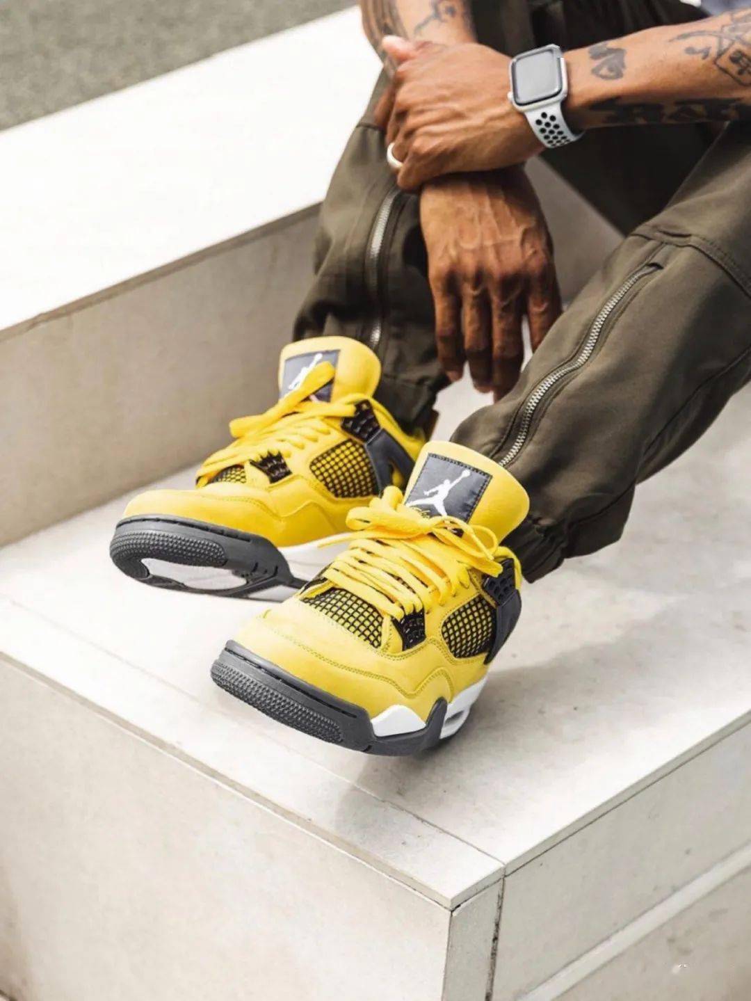 全新 "电母" aj4 还是那个