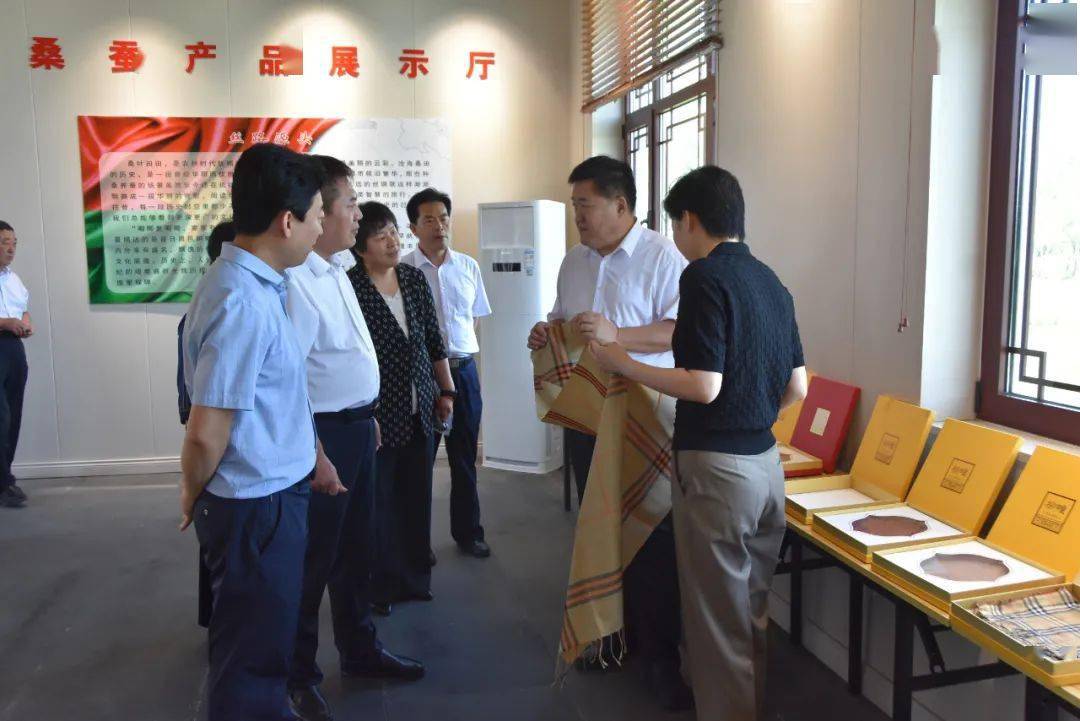 潍坊市政协主席刘建国到柳疃镇调研