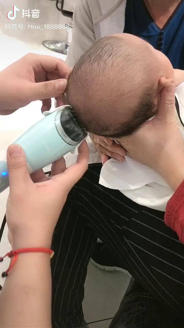 发型雕刻婴儿60天的小宝宝剃胎发你们家宝宝多大剃的胎发