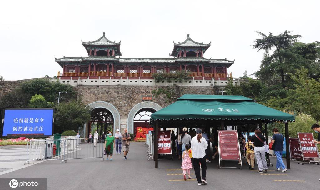 photo|南京多家景区恢复开放室外区域 市民玄武湖景区有序游玩