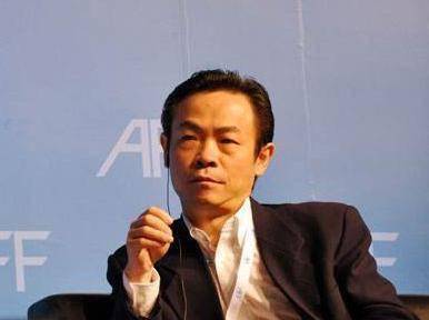 吴日阳是吴川人,现任环球石化董事局主席,环球石化是一家跨国发展