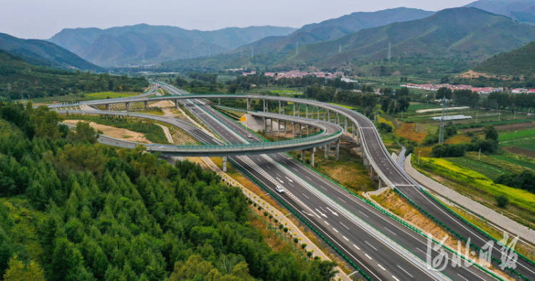 延崇高速(河北段)延伸工程顺利通车