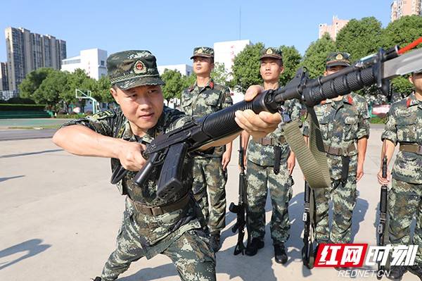 武警湖南总队:新训带兵人的快速修炼法_黄程