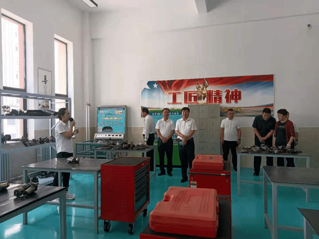 参观学校9月2日下午,武川县委副书记,政法委书记周振光,副县长刘智利