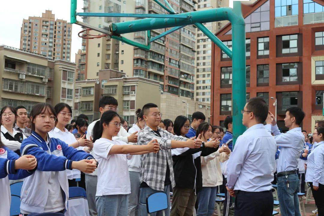 广元市川师大万达中学举行开学典礼