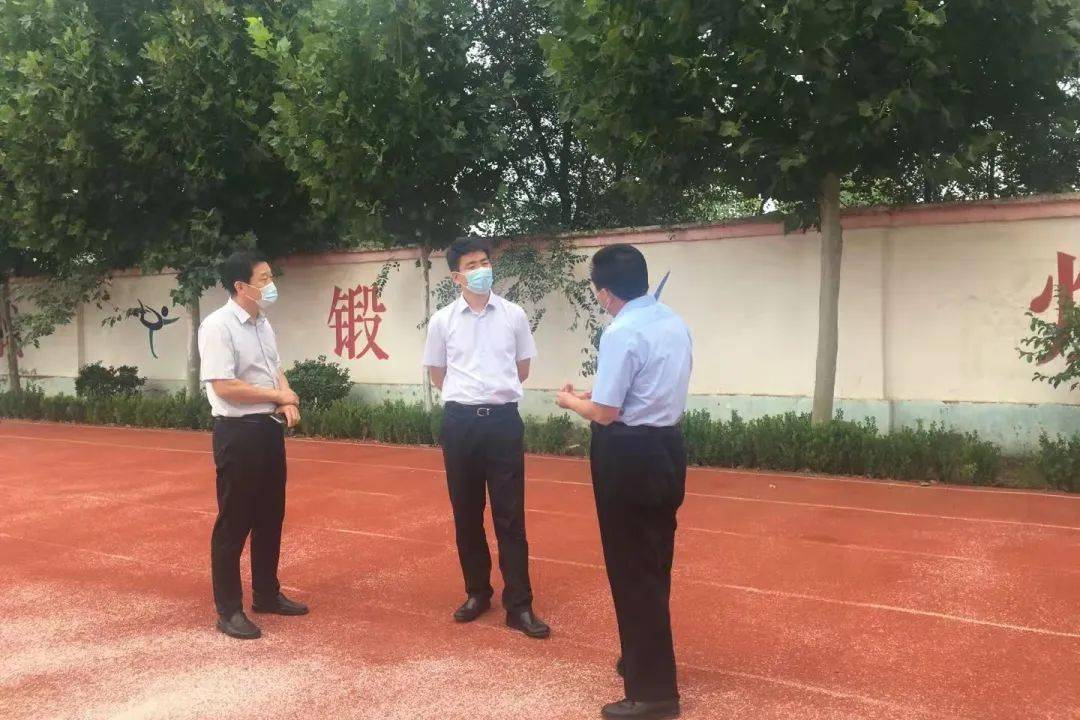 筑牢校园防疫线 把好师生安全关——阳谷县委副书记