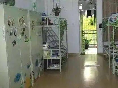 高中宿舍大比拼这个学校的宿舍也太舒服了吧