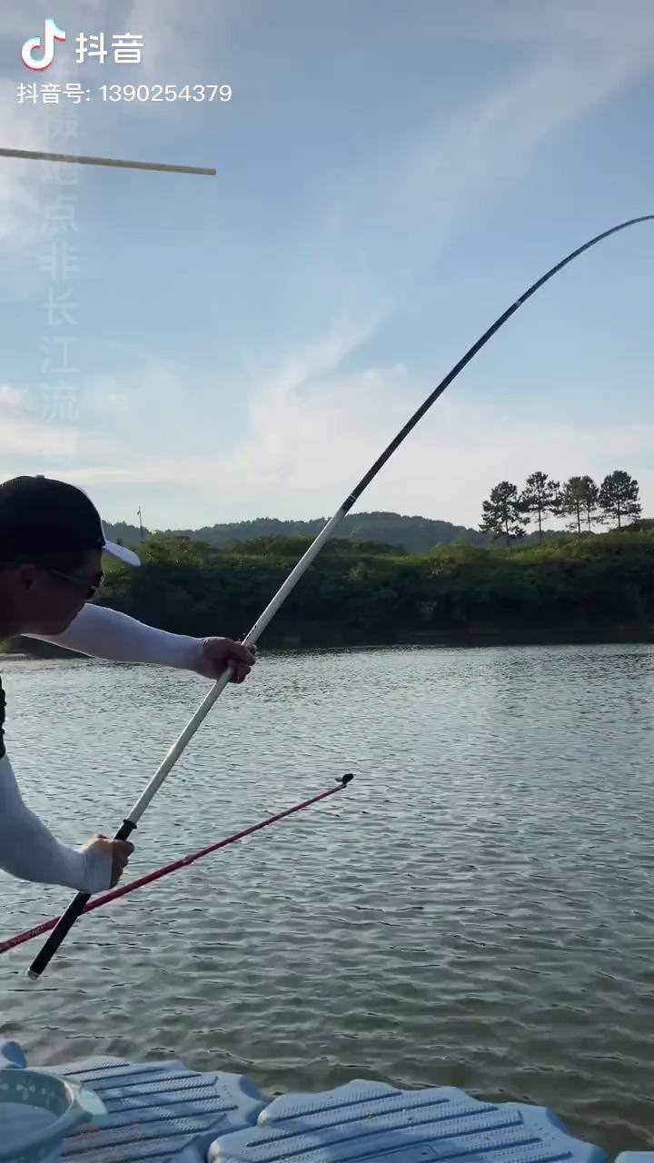 钓鱼人章生水府庙探钓大头dou是钓鱼人挑战全国最美钓场钓鱼人