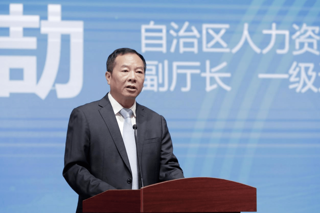 自治区人力资源社会保障厅党组成员,副厅长,一级巡视员蒋劼在活动中