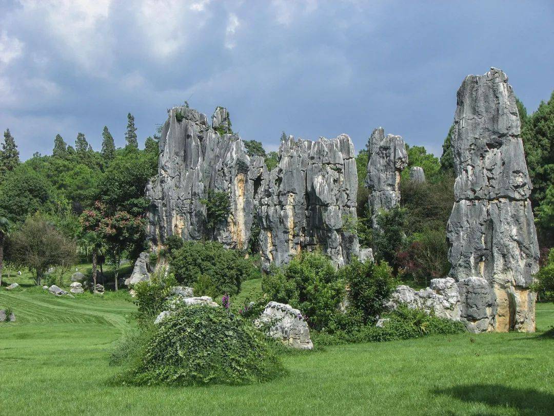 全国文明风景旅游区,被联合国教科文组织评为"世界地质公园","世界