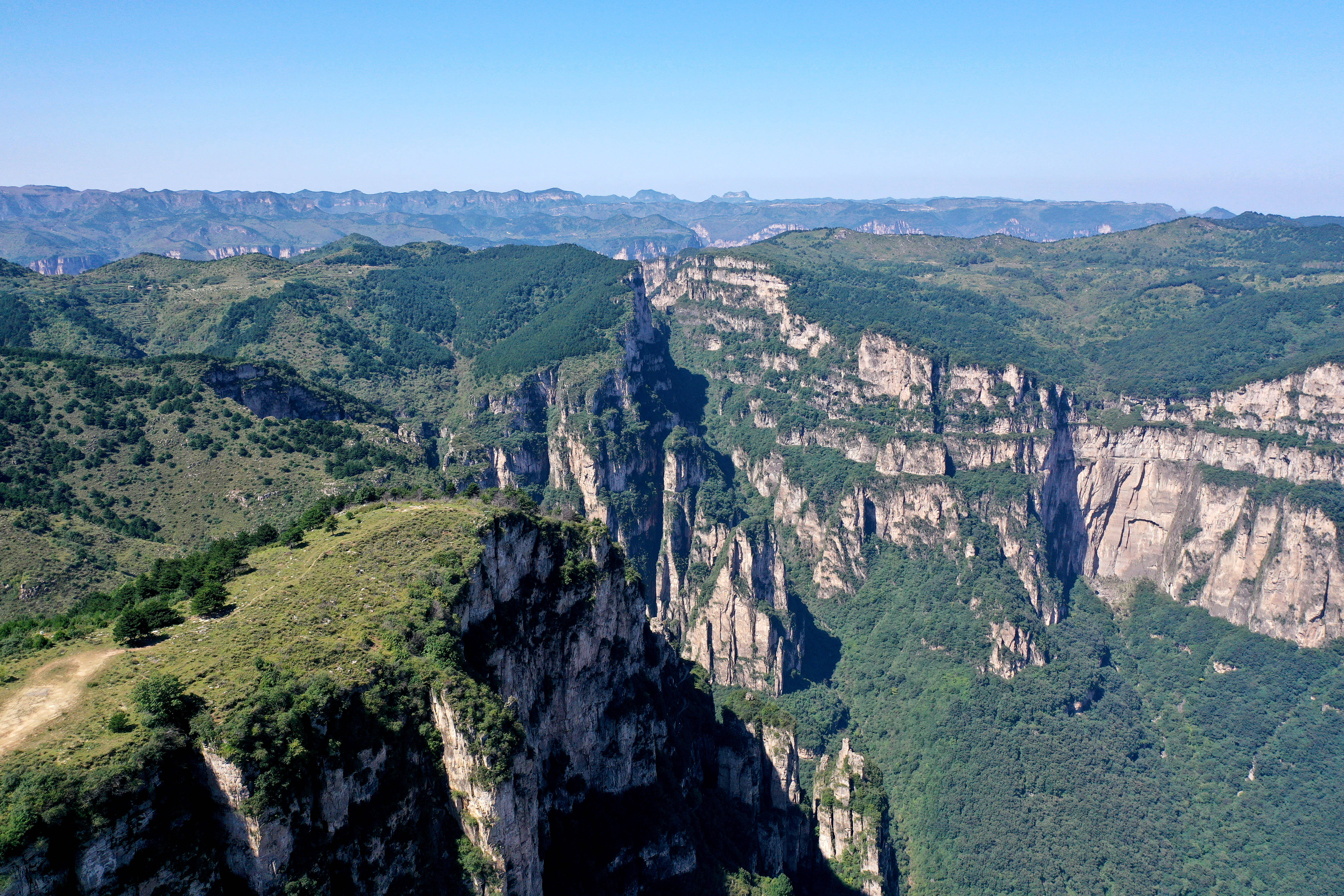 从空中俯瞰山西省平顺县境内的太行山地貌,雄,奇,险,峻,层次分明,景色