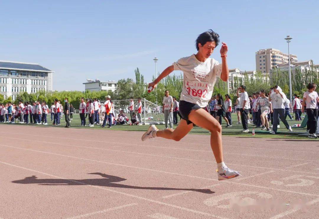 赛场争雄 青春飞扬——嘉峪关市一中举行第47届田径运动会