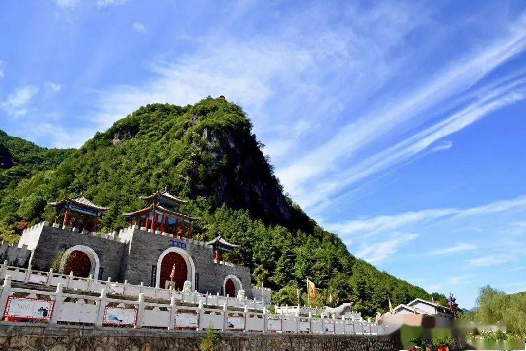 自古就有"中华道教第一山"之称 老君山森林覆盖率达97%,空气中负氧