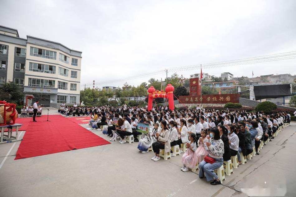 秦安县兴国二小举行一年级新生开笔礼仪式