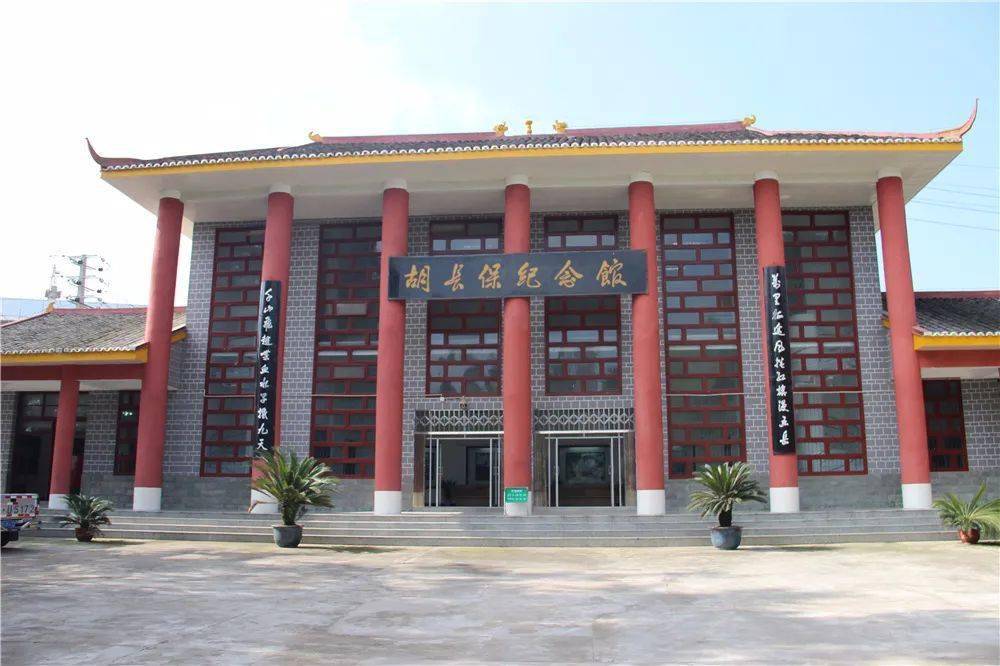 万合大酒店,庄园大酒店,岳庭酒店,金鑫大酒店(县城内) 荥经县  来这里