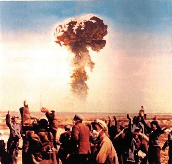 1964年,中国第一颗原子弹爆炸成功