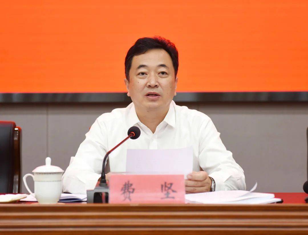 市委常委,组织部部长费坚出席开班仪式并作动员讲话.