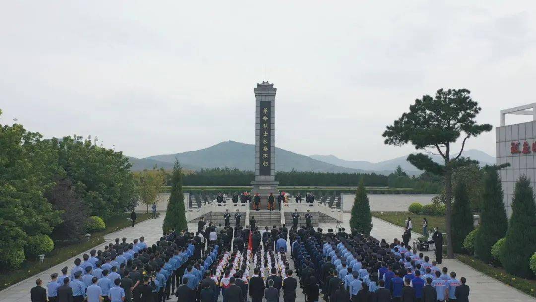 鲅鱼圈举行各界人士向革命烈士敬献花篮仪式