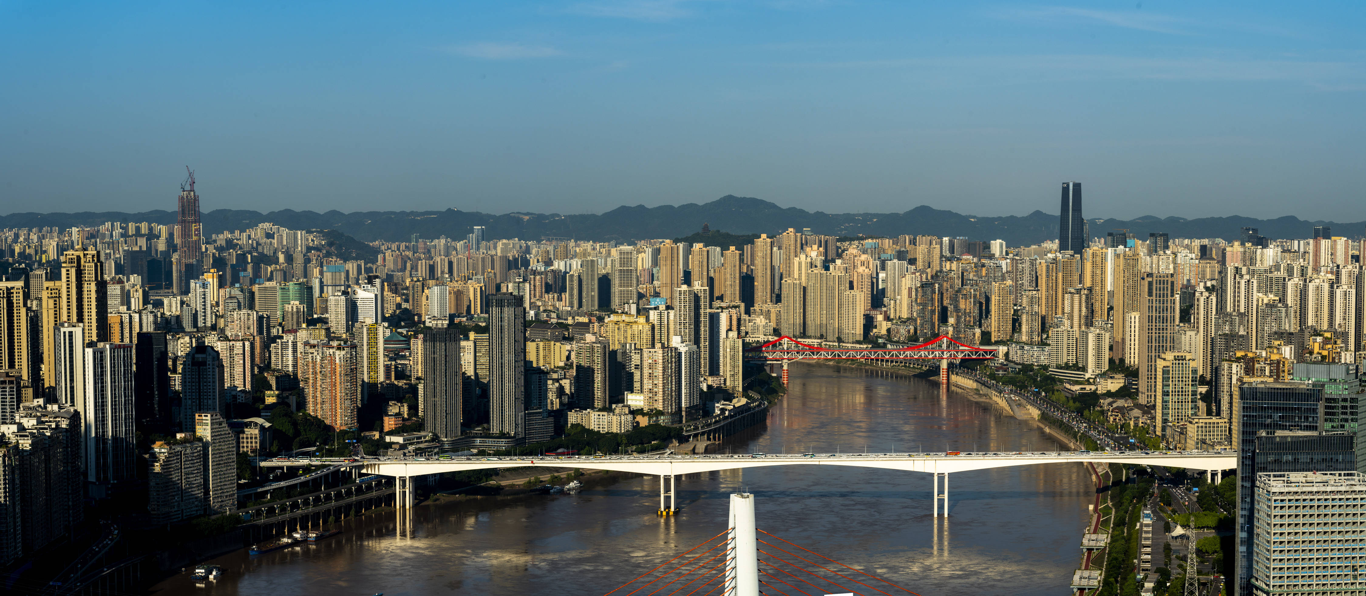 重庆:实施城市更新 塑造山水相依的魅力之城_嘉陵江
