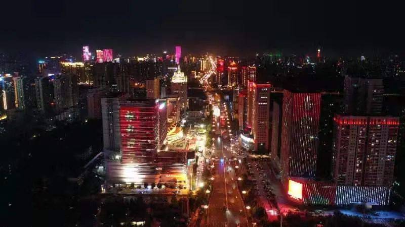 昨晚,石家庄市夜景亮化工程已全部完工,流光溢彩的夜景闪亮登陆省会