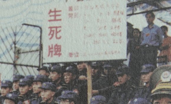 (图为1998年大洪水龙王庙险段,抗洪军民誓与大堤共存亡)1995年,武汉