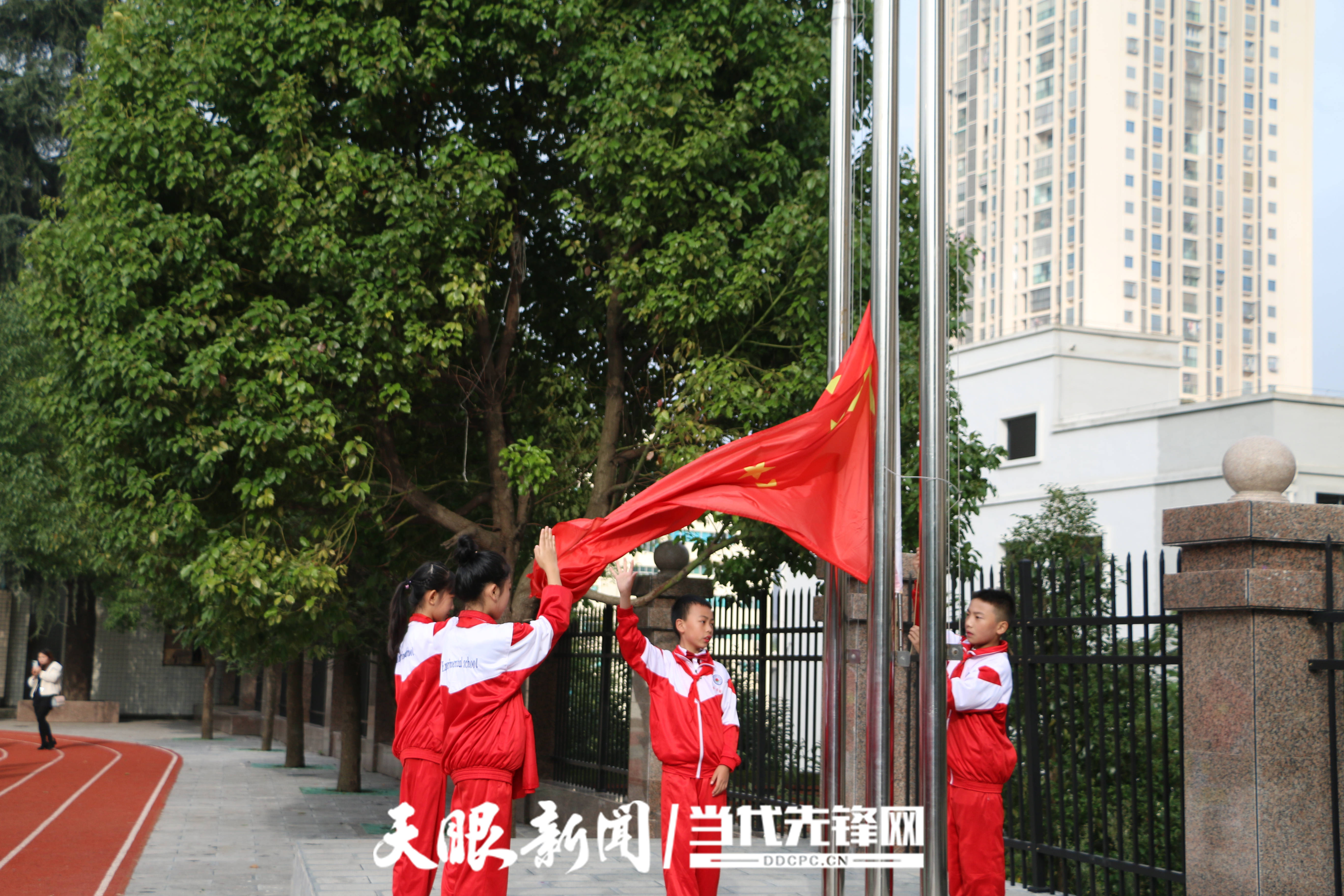 祖国生日快乐!毕节二十二小升国旗迎国庆