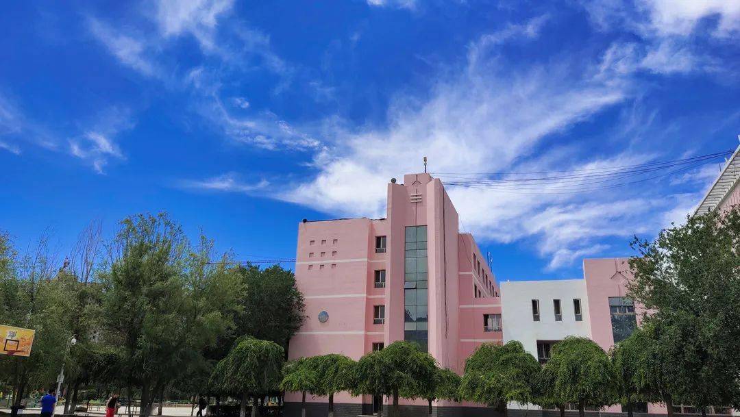 图景其实校园的美远不止于此,等天气好点,我们一起放下手机,走出宿舍