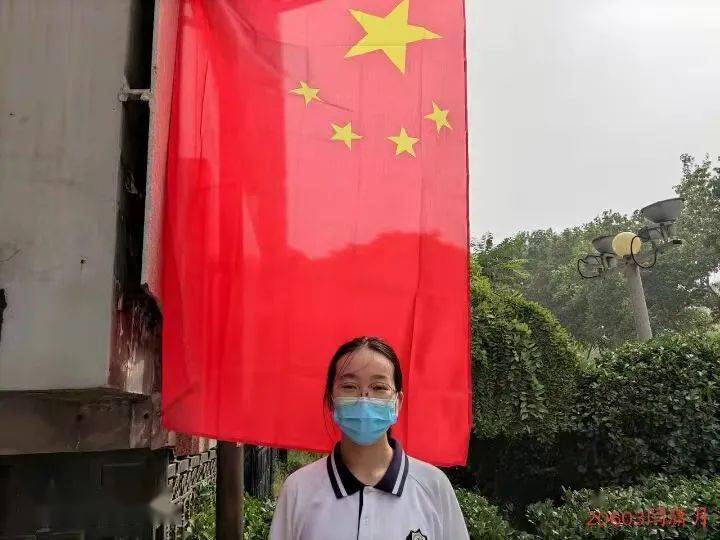 衡水一中高二6部开展"我和党旗,国旗合个影"主题教育活动