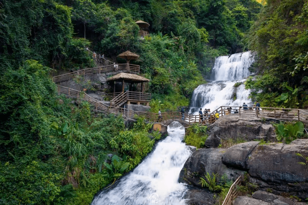 棉湖镇鲤鱼沟村,南山镇火炬村等一批乡村旅游示范点,红色旅游景点也