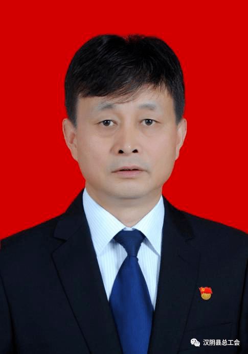 张代权,58岁,中共党员,中坝村支部书记,村主任,陕西天翼建筑工程有限