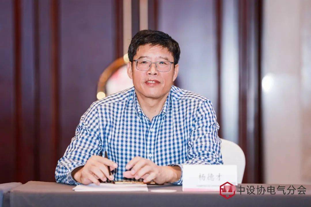 副会长郭晓岩,陈众励,杨德才,李蔚,李俊民,徐华,张辉(代齐晓明),邵波