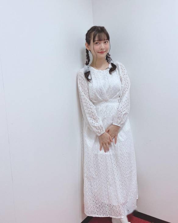 白色lo娘裙太可爱了!美女声优"政委"上坂堇美照赏