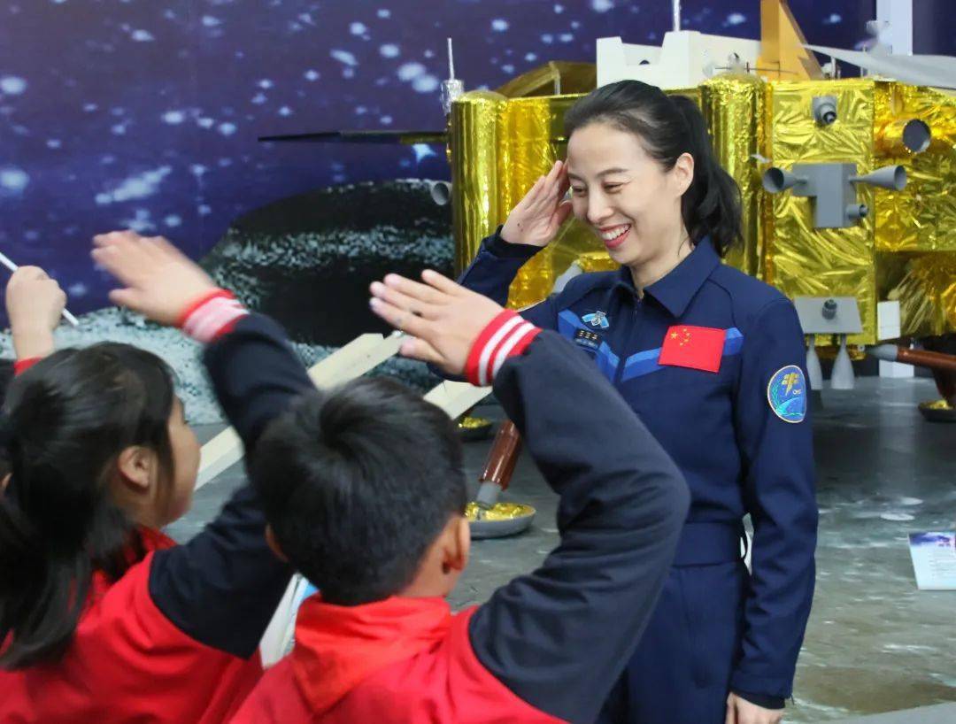 为什么是她!_王亚平
