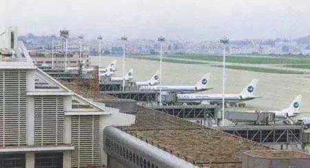 这是中国第一个由地方自筹资金建设的机场,也是中国运用外国贷款建设