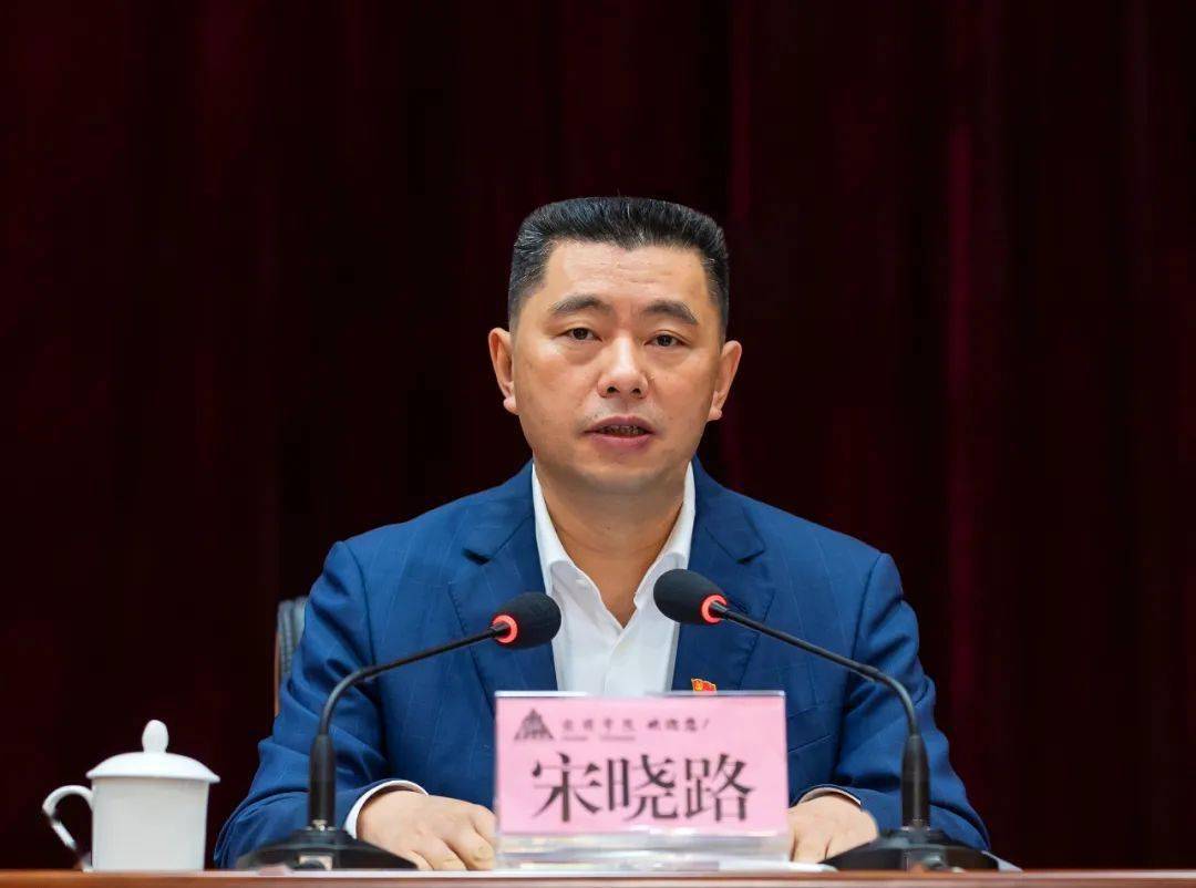 宋晓路在安顺学院为高校师生讲授思想政治理论课时寄语青年 赓续红色