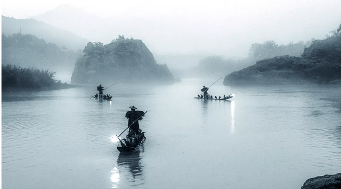 随着每一场冷空气来临,江面上常会有晨雾缥缈,如同一幅绝美的山水画