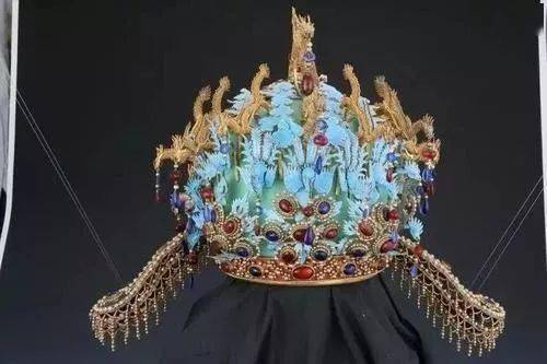 史上最美皇后却是瘸腿瞎眼,终生未育?她的美都藏在里!