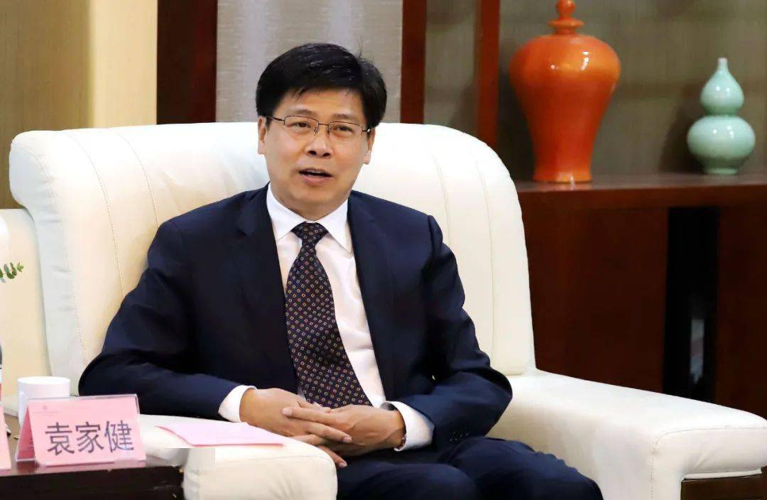 10月18日下午,市委书记袁家健,市委副书记,市长高永在安阳迎宾馆会见