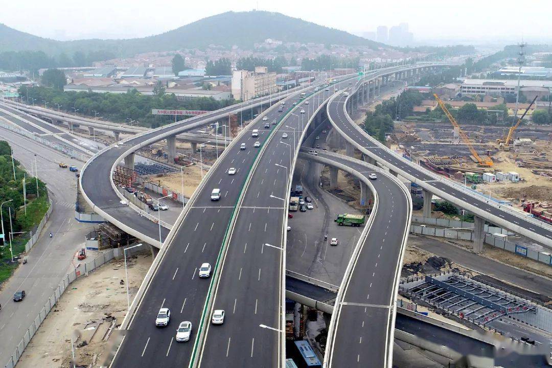 位于东三环与三环北路立交处,是徐州市区的首座全互通立交桥,也是徐州