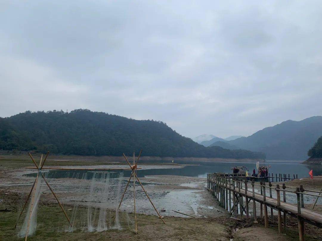 走进长津湖取景地天台寒山湖湖光秋色美的让人心动