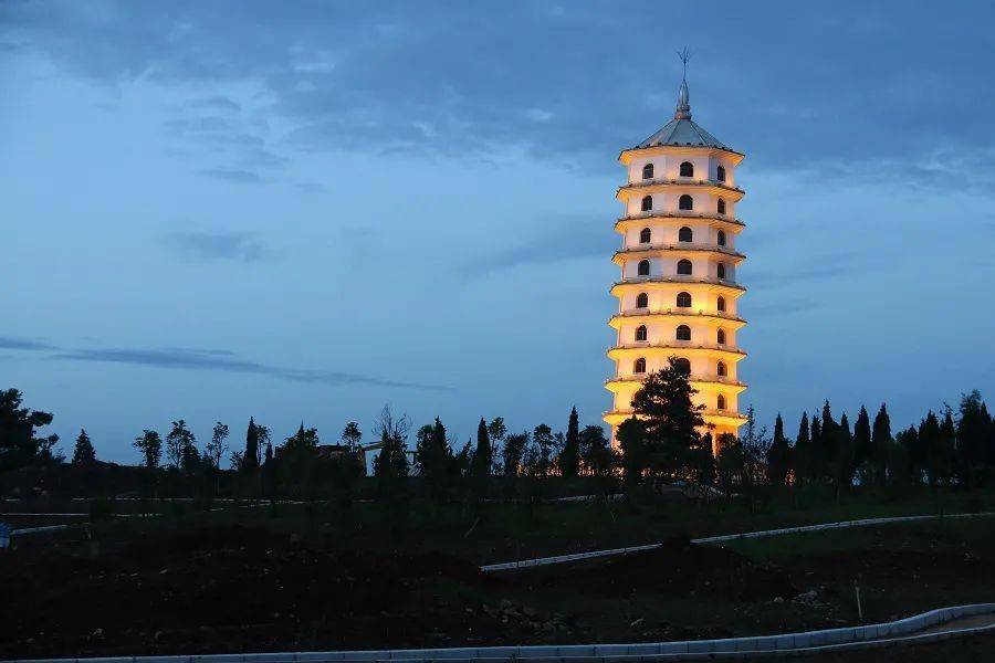 师宗县文笔塔公园师宗人或许并不善交际,但师宗人胸怀坦荡,直言不讳