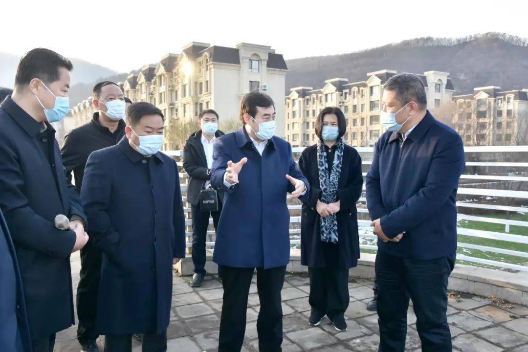 吴澜和陈华一行先后来到本溪满族自治县皇子山,天著滑雪场,高官镇松树