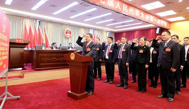 两会进行时施秉县第十七届人民代表大会第一次会议胜利闭幕