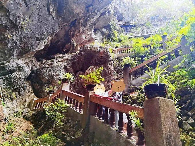 甘乳岩风景区 从音乐厅往山上跋涉,会到达甘乳寺~参观后即可下山返回