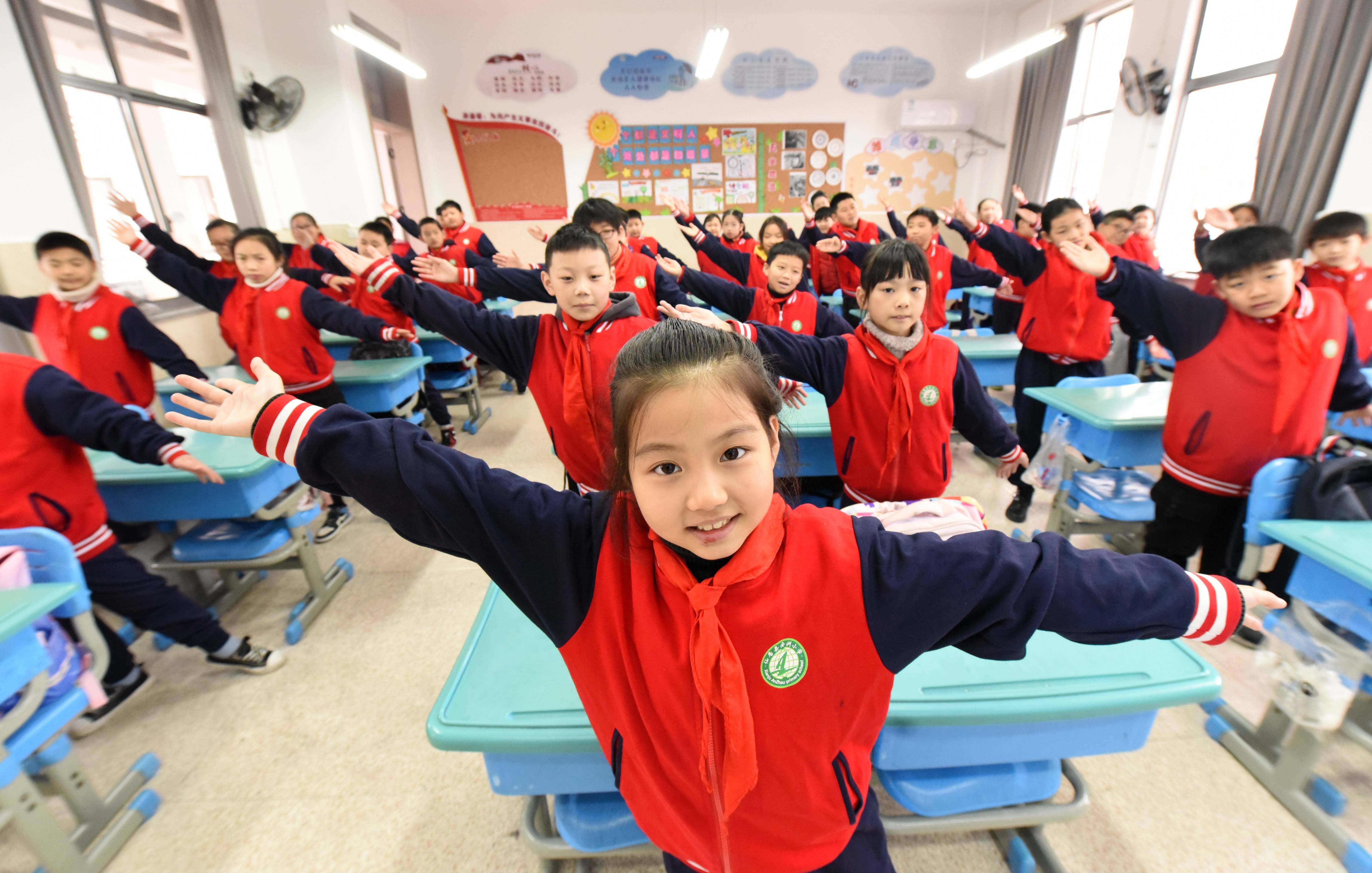 仙居"花样课桌操"为校园添活力_仙居县_小学_课间操