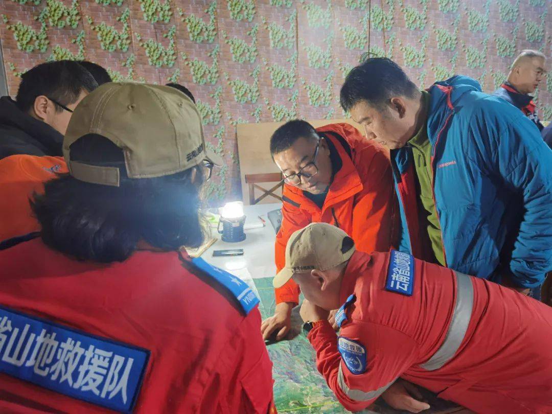 云南山地救援队参与哀牢山救援行动显作用