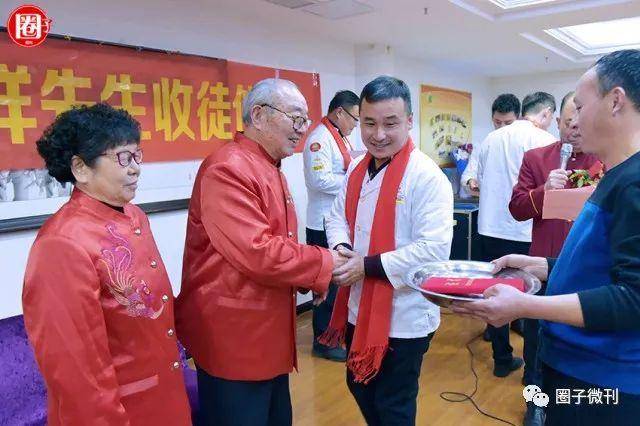 经典回顾中国鲁菜泰斗元老级注册烹饪大师颜景祥乳山开门收徒
