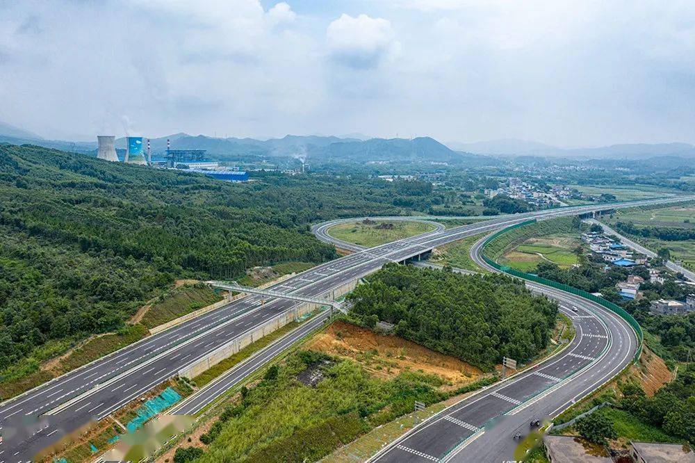 疏港公路和旅游公路规划建设,谋划推进韶连高速公路和韶关机场高速