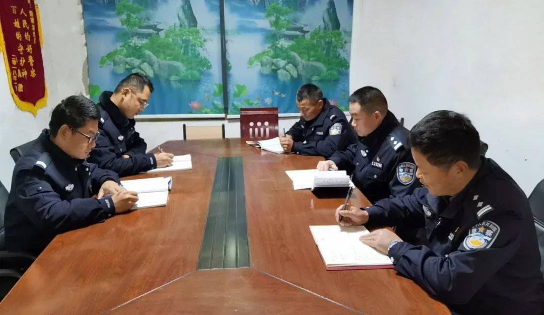 南与新湾镇接壤,西与汉寿县酉港镇隔湖相望,北与南县茅草街镇依水为邻