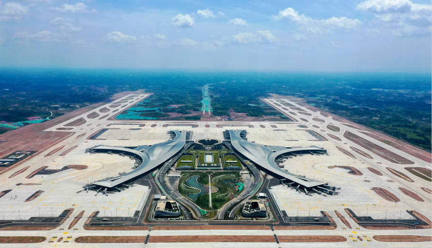 天府机场供图这一年,四川航空枢纽建设"双喜临门":成都天府国际机场
